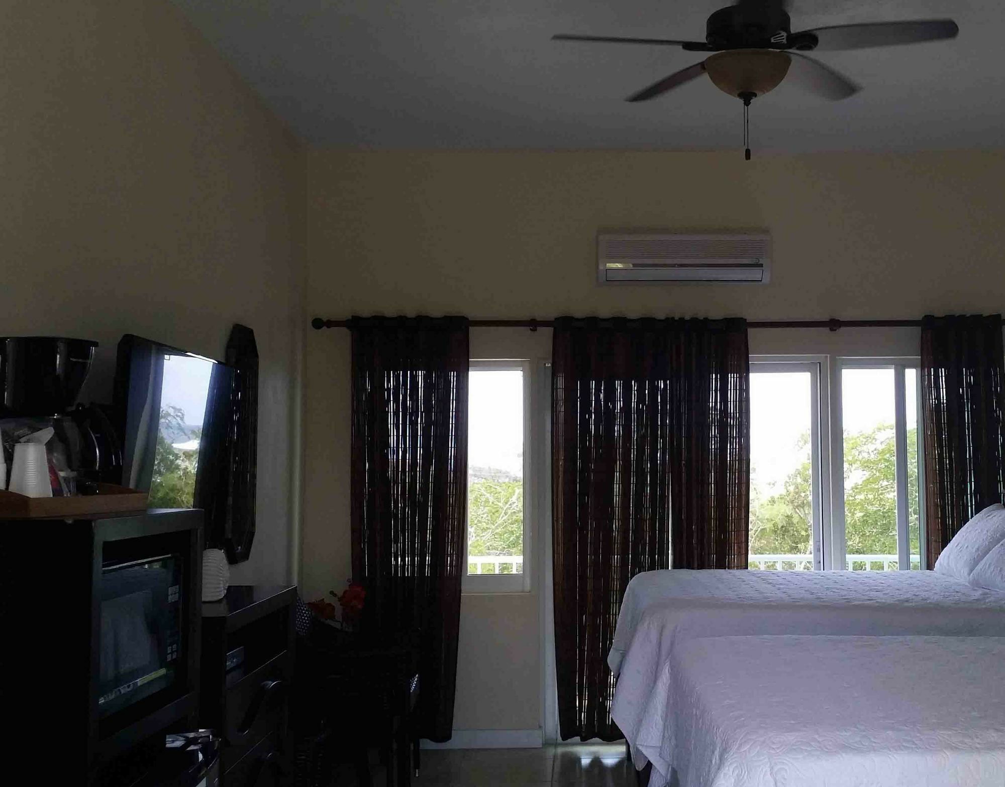 Harbor Breeze Villas Clarence Town Exterior photo